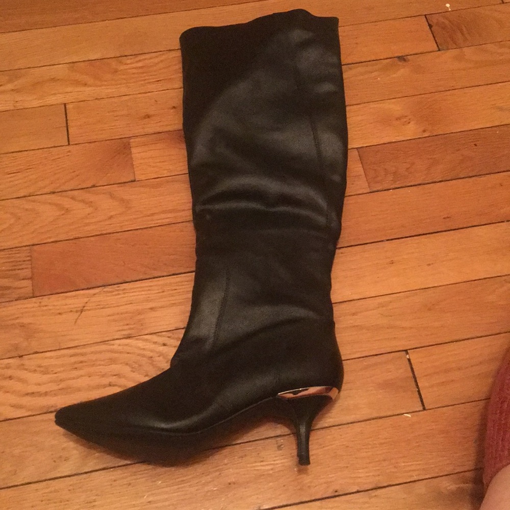 Mini heeled black boots